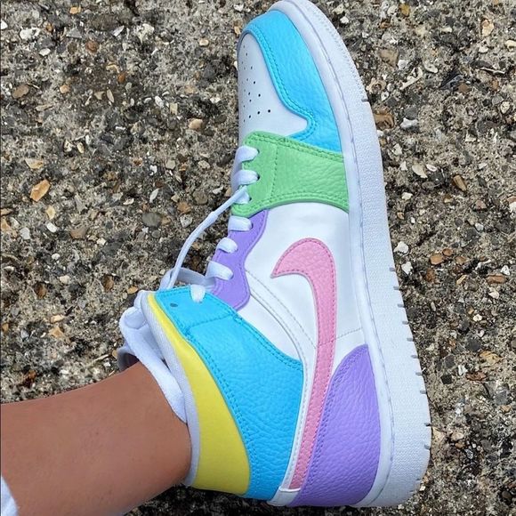 Custom multicolor  Air jordan 1 mid - Picture 3 of 4